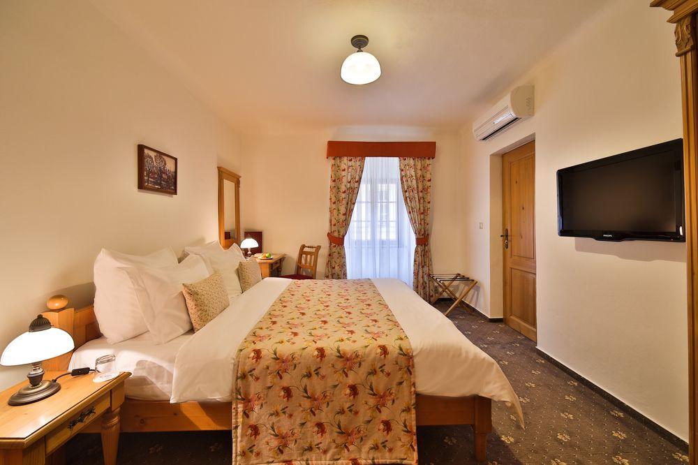Questenberg Hotel Прага Экстерьер фото