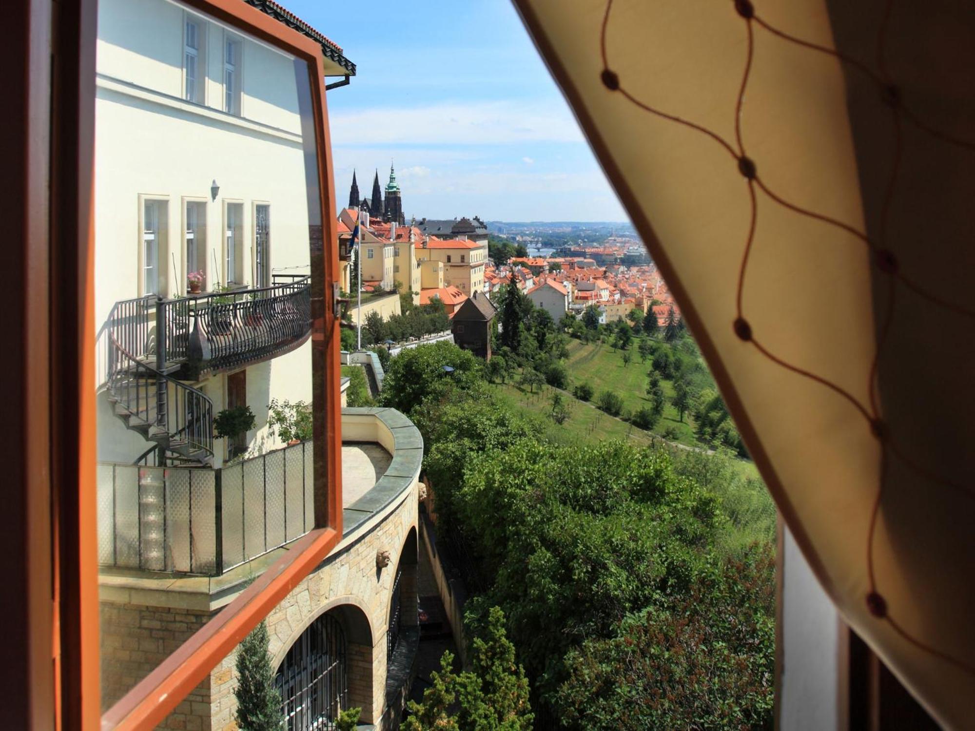 Questenberg Hotel Прага Экстерьер фото