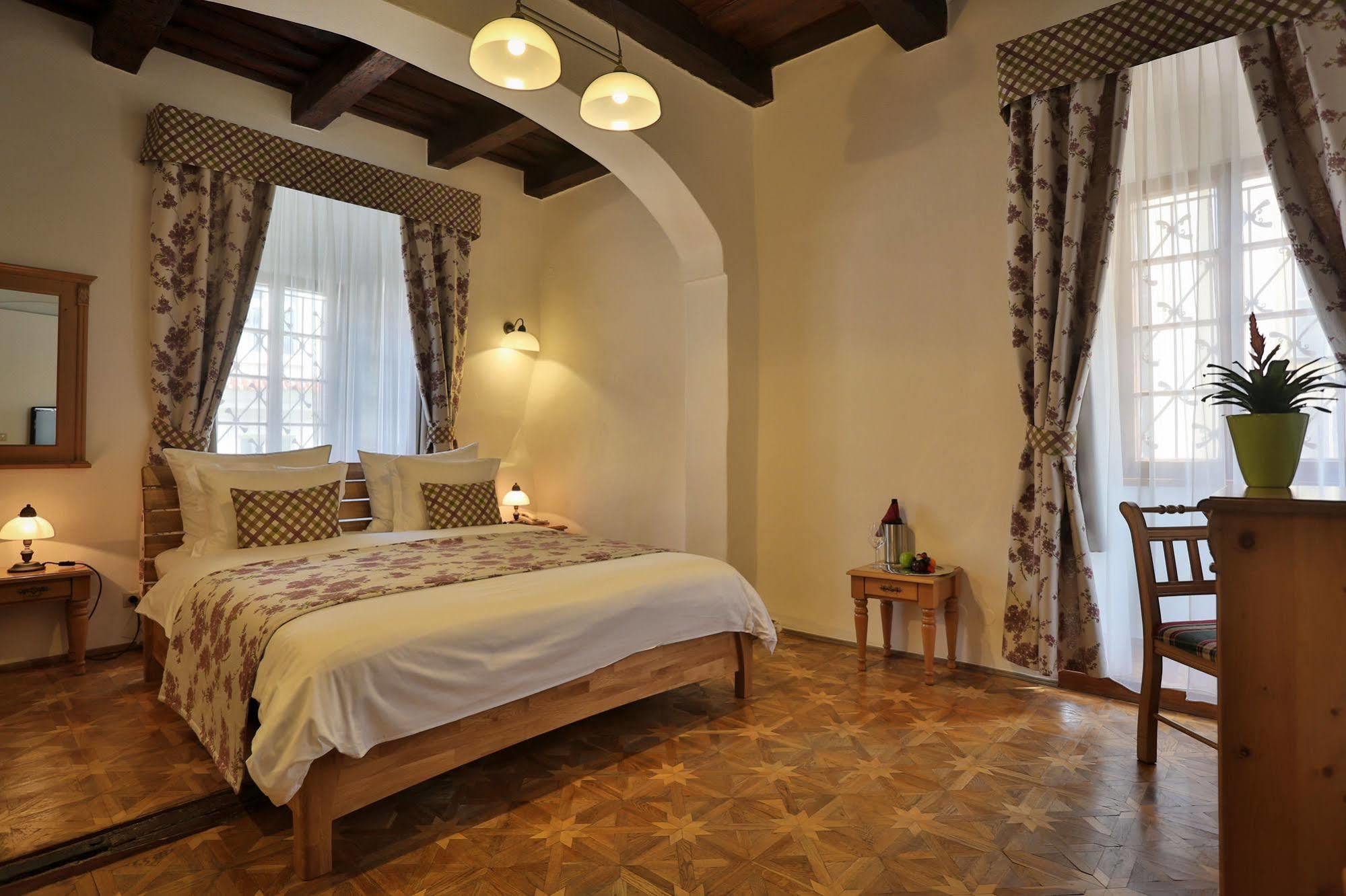 Questenberg Hotel Прага Экстерьер фото